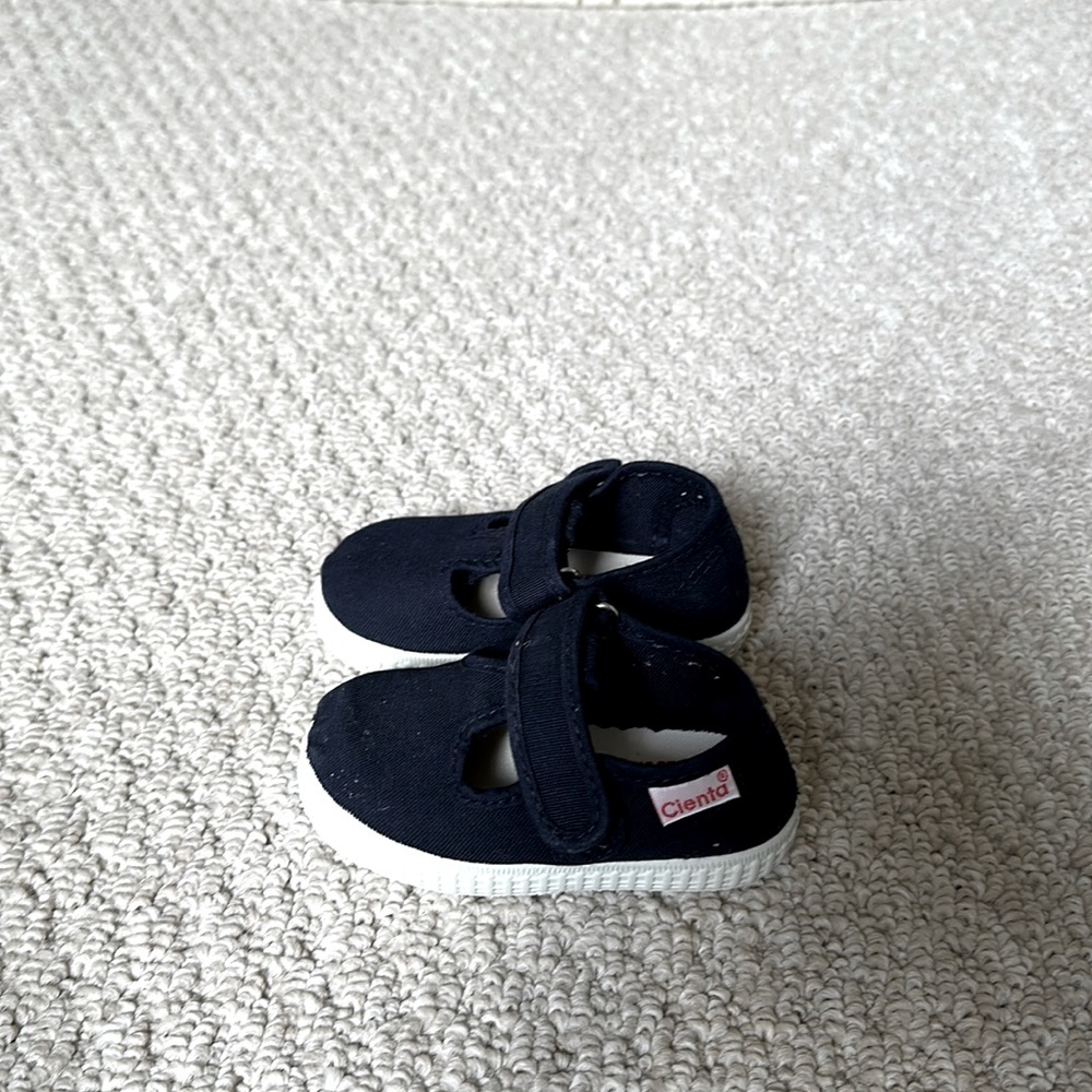 New Cienta Baby Shoes. Size 4 (size 19)